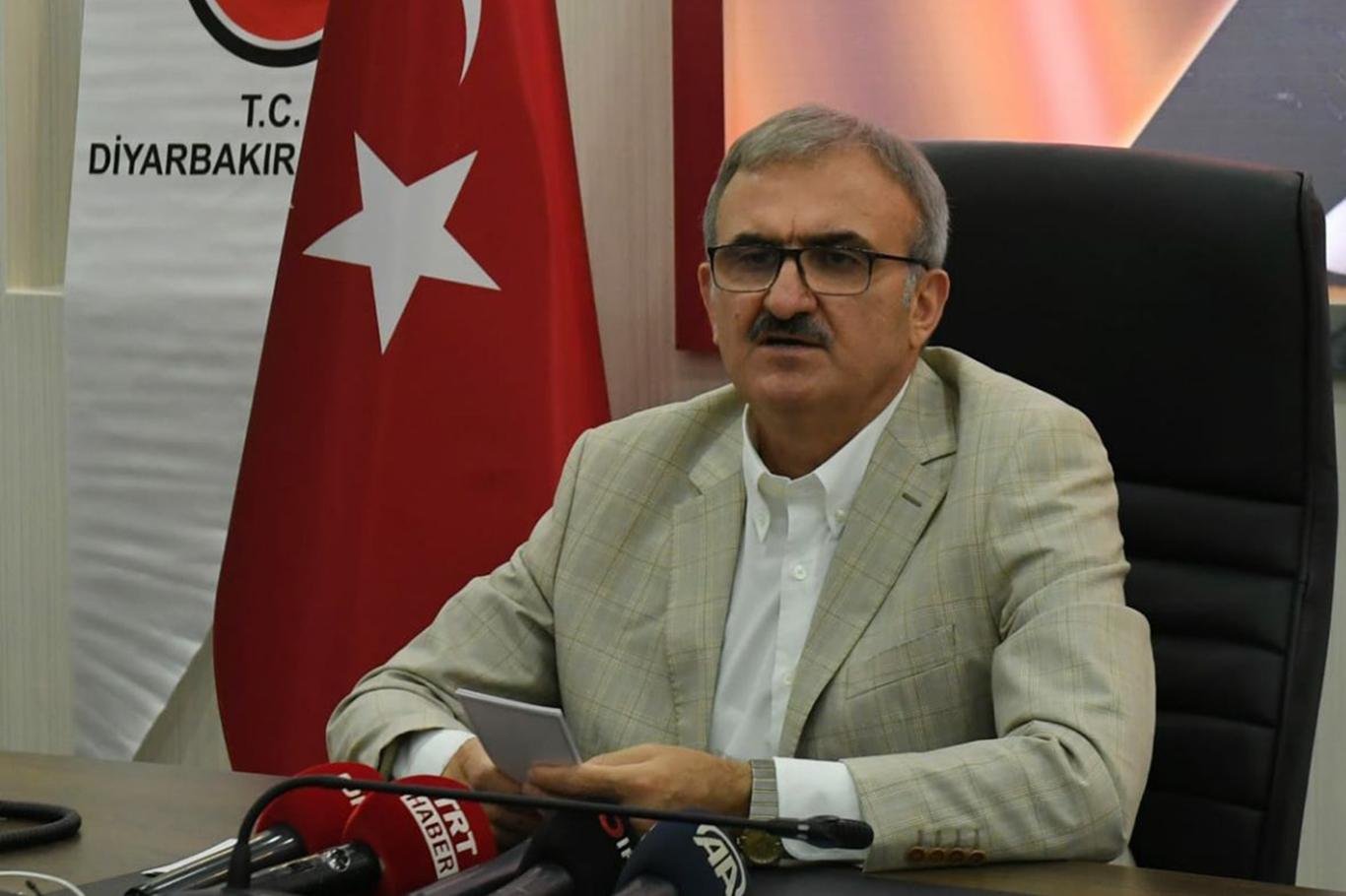 Diyarbakır Valisi Karaloğlu: "54 vatandaşımızı Covid-19'dan kaybettik" Diyarbakır Valisi Karaloğlu: "54 vatandaşımızı Covid-19'dan kaybettik"